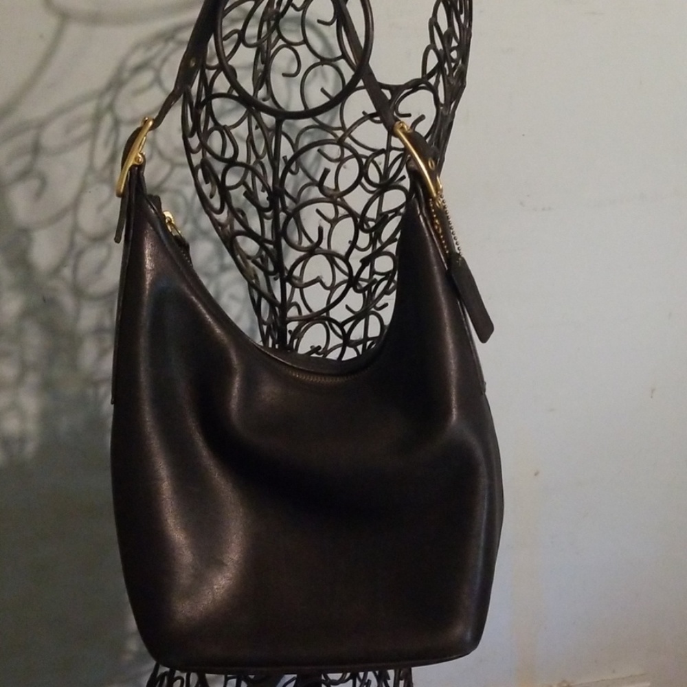 Black   Coach shoulder purse